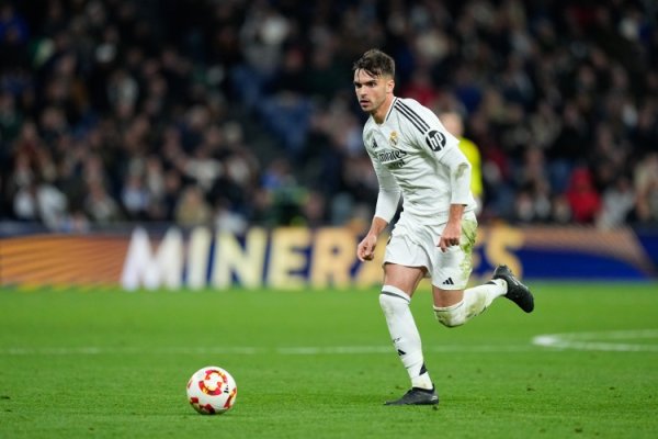 Mỗi đội: Raul Asensio trượt và
