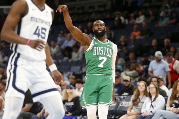 Dễ! Jaylen Brown ghi được 21 đ